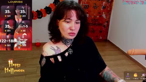 Snapshot of senorita_dakota chatting on October 18, 7:25 pm senorita_dakota online show from October 18, 7:25 pm