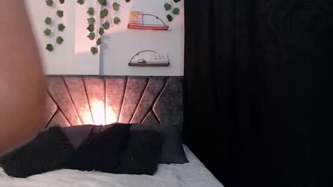 Camille and sophie online show from February 18, 4:26 am