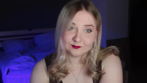 Snapshot of sensual_girrrl chatting on May 13, 12:41 am Ilona online show from May 13, 12:41 am