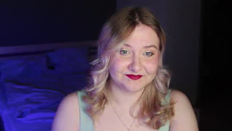 Snapshot of sensual_girrrl chatting on June 1, 11:39 pm Ilona online show from June 1, 11:39 pm