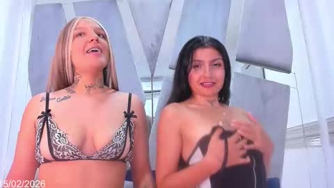 Daniela y Estefany online show from February 15, 11:12 pm