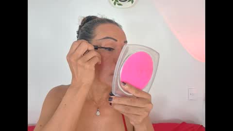 Snapshot of sephorandmonell chatting on November 11, 7:25 pm sephorandmonell online show from November 11, 7:25 pm