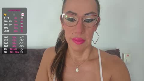 Snapshot of sephorandmonell chatting on December 2, 7:09 pm sephorandmonell online show from December 2, 7:09 pm