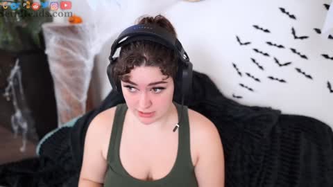 Snapshot of serareads chatting on October 29, 3:03 pm SeraReads online show from October 29, 3:03 pm