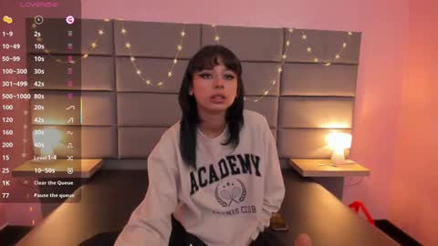 Snapshot of seren_bleck chatting on February 27, 2:21 am Seren Follow me online show from February 27, 2:21 am