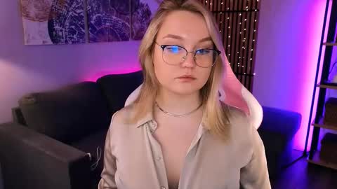 Snapshot of serena_johnsons chatting on February 24, 8:01 am Serena online show from February 24, 8:01 am