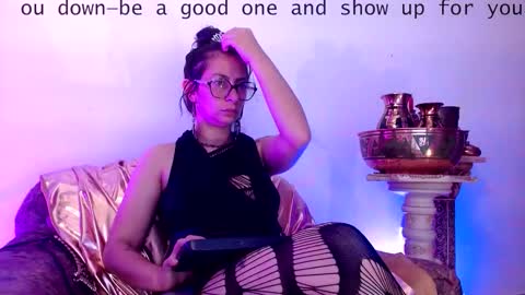 Snapshot of serena_xyz chatting on November 25, 6:08 pm Serena Xyz online show from November 25, 6:08 pm