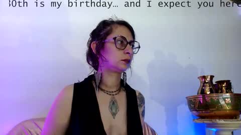 Snapshot of serena_xyz chatting on November 28, 5:59 pm Serena Xyz online show from November 28, 5:59 pm