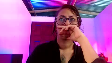 Snapshot of serena_xyz chatting on December 14, 3:06 pm Serena Xyz online show from December 14, 3:06 pm