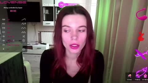 Snapshot of serenamilss chatting on February 19, 7:06 am serenamilss online show from February 19, 7:06 am