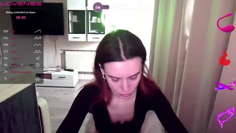 Snapshot of serenamilss chatting on February 19, 10:56 am serenamilss online show from February 19, 10:56 am