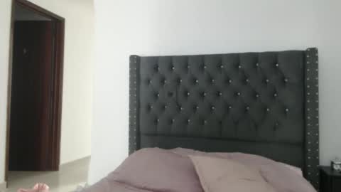 sararoussee online show from February 8, 8:12 pm