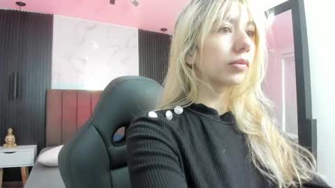 Snapshot of serene_waves chatting on September 19, 12:39 pm Serene online show from September 19, 12:39 pm