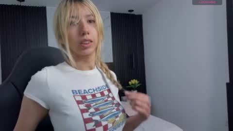 Snapshot of serene_waves chatting on October 9, 1:20 pm Serene online show from October 9, 1:20 pm