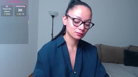 Snapshot of serenesophi chatting on December 3, 2:41 am SereneSophi online show from December 3, 2:41 am