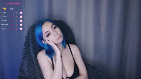 Snapshot of sereniiity chatting on January 14, 9:35 am Alexia online show from January 14, 9:35 am