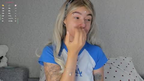 Snapshot of sergantt53 chatting on September 30, 3:11 am Ariana online show from September 30, 3:11 am