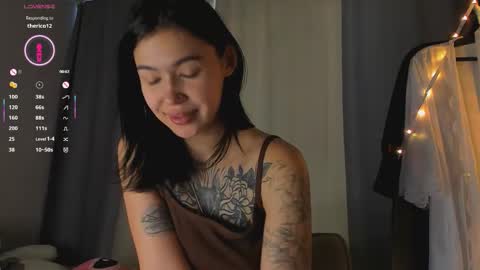 Snapshot of sergantt53 chatting on October 8, 3:15 am Ariana online show from October 8, 3:15 am