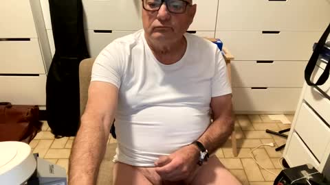 serge8413 online show from December 8, 3:21 am