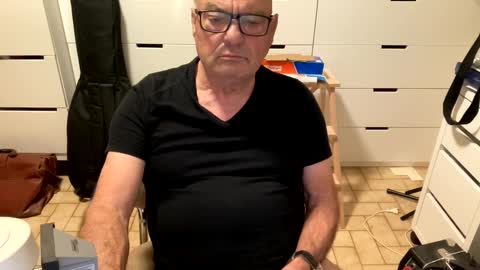 serge8413 online show from December 9, 2:02 am