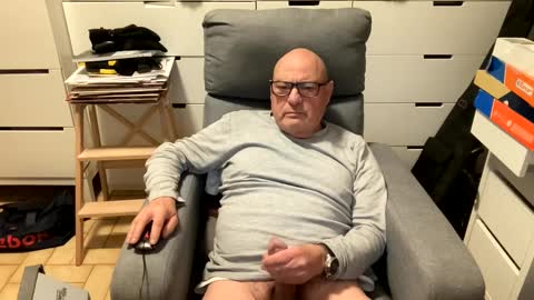 serge8413 online show from February 8, 4:57 am