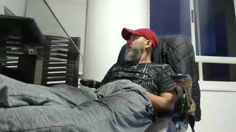 Snapshot of serioyhetero19 chatting on October 25, 10:59 pm hetero serio discreto online show from October 25, 10:59 pm