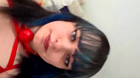 Snapshot of serrashadow69 chatting on November 18, 10:09 am serrashadow69 online show from November 18, 10:09 am