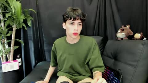 Snapshot of seth_ryder chatting on February 15, 6:44 am seth_ryder online show from February 15, 6:44 am