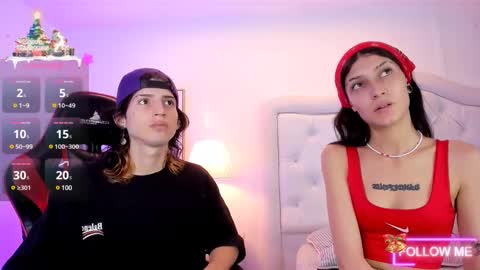Snapshot of sett_and_gwen chatting on December 12, 8:43 pm sett_and_gwen online show from December 12, 8:43 pm