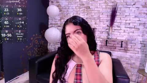 Snapshot of seven_blue chatting on December 18, 8:48 pm seven_blue online show from December 18, 8:48 pm