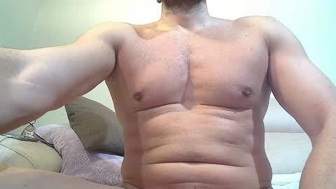 Snapshot of sex_machine_19 chatting on December 6, 12:05 pm SEX MACHINE 19 online show from December 6, 12:05 pm