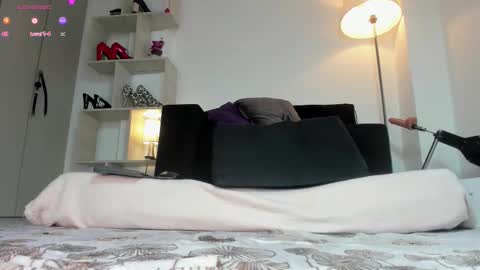 Snapshot of sexirose_19 chatting on October 17, 1:25 pm Rosa online show from October 17, 1:25 pm