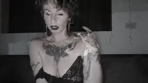 Snapshot of sexnchocolate chatting on January 10, 7:57 am Trixy Rose online show from January 10, 7:57 am