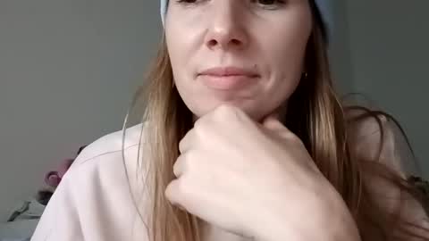 Snapshot of sexualangel chatting on December 18, 10:51 am Verona online show from December 18, 10:51 am