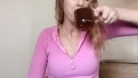 Snapshot of sexualangel chatting on February 18, 11:22 am Verona online show from February 18, 11:22 am