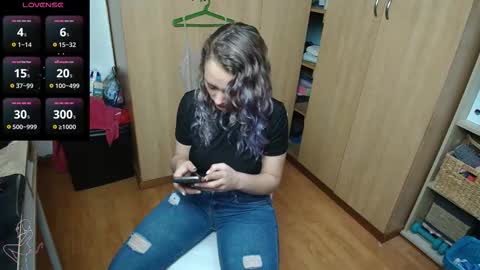 Snapshot of sexxxycrystali chatting on September 10, 9:09 am sexxxycrystali online show from September 10, 9:09 am