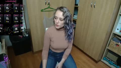Snapshot of sexxxycrystali chatting on September 12, 9:20 am sexxxycrystali online show from September 12, 9:20 am