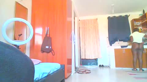 Snapshot of sexxy_thick_ebony chatting on October 1, 7:14 am Sweet doll online show from October 1, 7:14 am