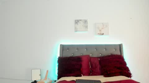 Snapshot of sexy_3512 chatting on December 27, 7:57 pm LUXURY online show from December 27, 7:57 pm