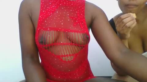 Snapshot of sexy__lips chatting on December 28, 8:37 am Tina online show from December 28, 8:37 am