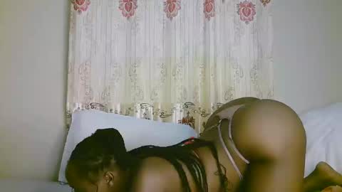 Snapshot of sexy_ariana_2 chatting on February 24, 10:04 am Ariana online show from February 24, 10:04 am