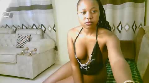 Snapshot of sexy_ariana_2 chatting on December 2, 11:48 am Ariana online show from December 2, 11:48 am