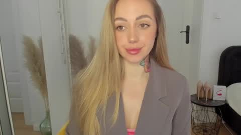 C o r a l i e online show from February 2, 2:34 pm