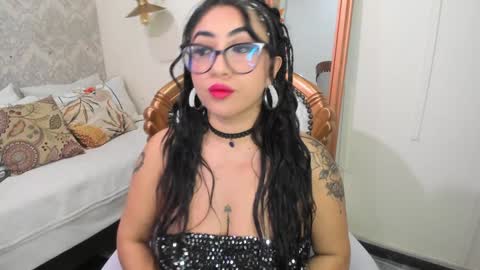 Snapshot of sexy_cristall chatting on January 6, 3:31 am C R I S T A L online show from January 6, 3:31 am