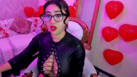 Snapshot of sexy_cristall chatting on February 20, 10:48 pm C R I S T A L online show from February 20, 10:48 pm