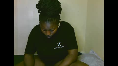 Snapshot of sexy_latasha chatting on October 16, 6:31 pm sexy_latasha online show from October 16, 6:31 pm