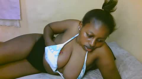 Snapshot of sexy_latasha chatting on December 2, 8:48 pm sexy_latasha online show from December 2, 8:48 pm
