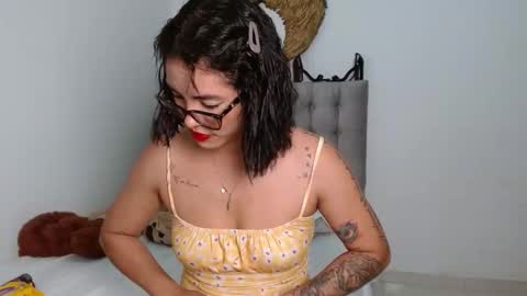Snapshot of sexy_lia_latina chatting on October 5, 2:43 am Celeste online show from October 5, 2:43 am