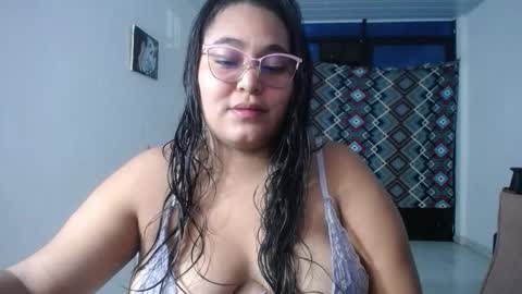 Snapshot of sexy_love_15 chatting on November 14, 6:01 am SIRENA LOVE online show from November 14, 6:01 am