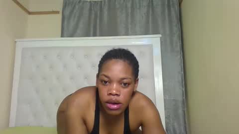 Snapshot of sexy_lyna chatting on October 15, 6:19 pm sexy_lyna online show from October 15, 6:19 pm